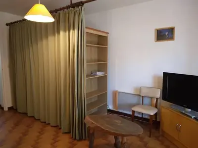 Télévision ou salle de divertissement dans l'établissement Papillon