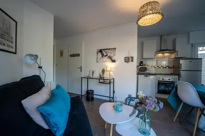 Cuisine ou kitchenette dans l'établissement L'Orée - Appartement cosy face aux pins
