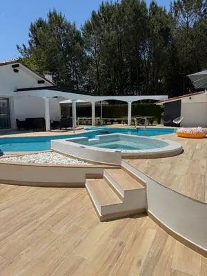 Piscine de l'établissement Villa Sany:10 Pers Maison 200m2 piscine , jacuzzi ou située à proximité
