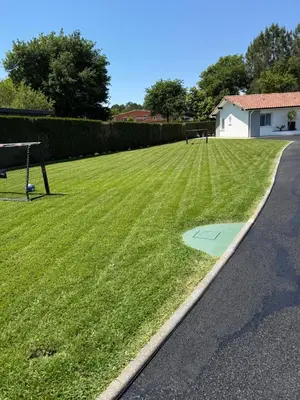 Jardin de l'établissement Villa Sany:10 Pers Maison 200m2 piscine , jacuzzi