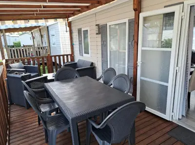 Balcon ou terrasse dans l'établissement mobil home chez fred