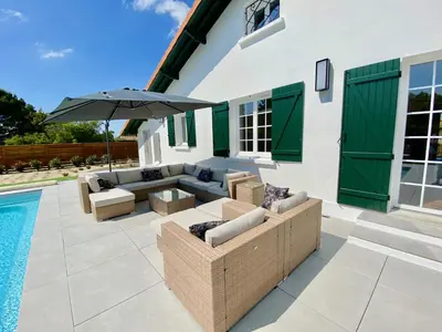Piscine de l'établissement Villa familiale proche des plages avec piscine chauffée ou située à proximité