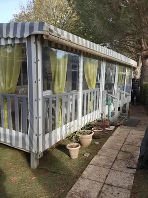 Jardin de l'établissement mobil home tout équipé 3 chambres