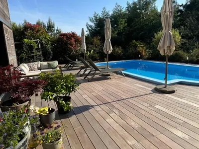 Piscine de l'établissement La Grange du Coulin ou située à proximité