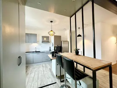 Cuisine ou kitchenette dans l'établissement LE LUTZ - Moderne Spacieux - Hyper Centre - Parking