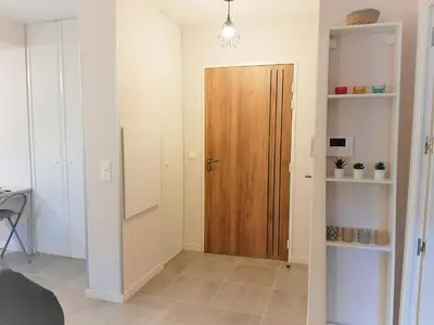 Plan de l'établissement Appartement moderne 3* avec balcon, proche du lac et plage, parking privatif, Wi-Fi inclus - FR-1-239-862