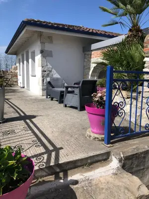 Balcon ou terrasse dans l'établissement maison Laratger