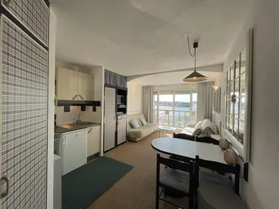 Cuisine ou kitchenette dans l'établissement Appartement confortable 4 pers avec terrasse et accès piscine à Vieux-Boucau - FR-1-379-153