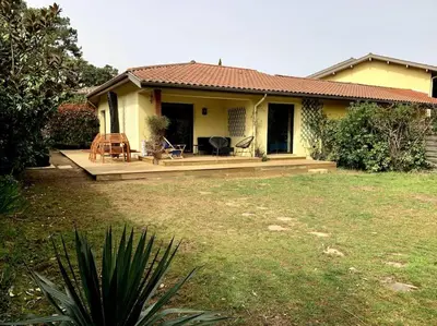 Jardin de l'établissement Villa Patio à 800 m de la plage