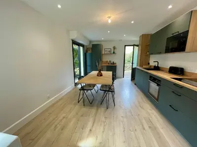 Cuisine ou kitchenette dans l'établissement Villa Patio à 800 m de la plage