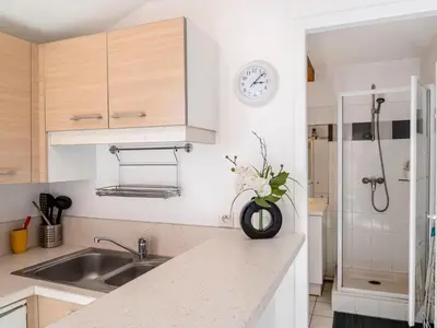 Cuisine ou kitchenette dans l'établissement Studio Camijeanne by Interhome