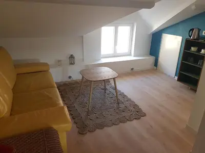 Coin salon dans l'établissement Jolie SUITE de 28m² - LA HUME Centre