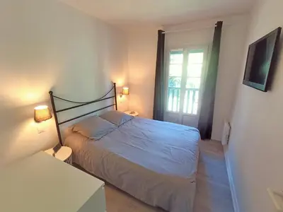 Un ou plusieurs lits dans un hébergement de l'établissement Maison au milieu des pins entre golf et plage