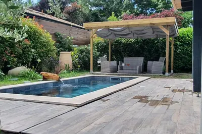 Piscine de l'établissement Small House with pool ou située à proximité