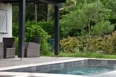 Piscine de l'établissement Small House with pool ou située à proximité