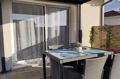Plan de l'établissement Agréable maison avec extérieur