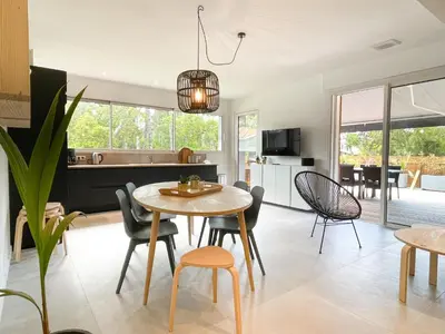 Télévision ou salle de divertissement dans l'établissement Appartement Céleste - Villas Lake and Sea
