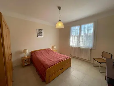 Un ou plusieurs lits dans un hébergement de l'établissement Villa landaise charmante pour 6 pers avec grand jardin - Capbreton - FR-1-413-211