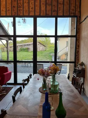 Coin salon dans l'établissement Domaine Labouroume