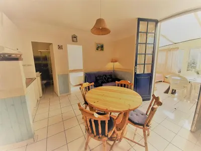 Cuisine ou kitchenette dans l'établissement Appartement cosy 4 pers, proche plage et commerces, Capbreton - FR-1-239-887