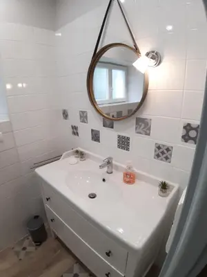 Salle de bains dans l'établissement Villa MAGDA à 30 mn mer pour vacances ou cure