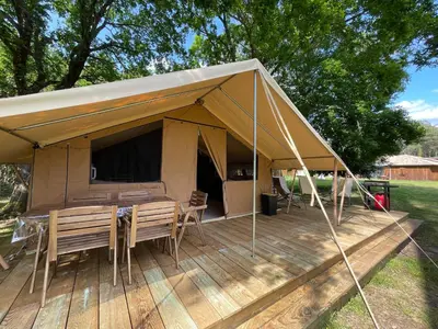 Jardin de l'établissement Tente Lodge Bouleau - La Téouleyre