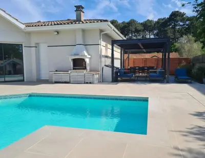 Piscine de l'établissement Bassin d'Arcachon belle villa moderne 4 chambres et piscine privée ou située à proximité