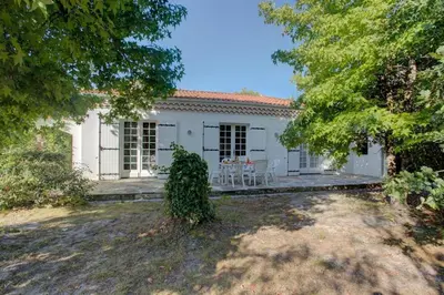 Jardin de l'établissement SANGUINET Jolie maison 2 chambres avec jardin proche Lac classé 2 étoiles