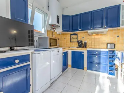 Cuisine ou kitchenette dans l'établissement Apartment Iena by Interhome