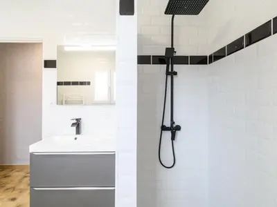 Salle de bains dans l'établissement Holiday Home Yuvita by Interhome