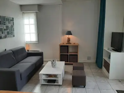Télévision ou salle de divertissement dans l'établissement Villa Patio Charmante, 2 Pas des Plages, Terrasse, Parking, Piste Cyclable - FR-1-239-892