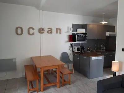 Cuisine ou kitchenette dans l'établissement Villa Patio Charmante, 2 Pas des Plages, Terrasse, Parking, Piste Cyclable - FR-1-239-892