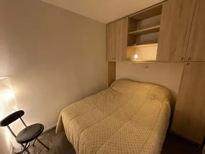 Un ou plusieurs lits dans un hébergement de l'établissement Appartement proche plage avec piscine, parking et animaux admis - FR-1-413-215