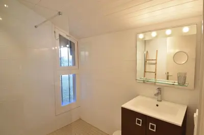 Salle de bains dans l'établissement Tiokers - Hossegor - Confortable villa sur terrain clos idéalement située entre lac et Océan et à 1200m du centre ville