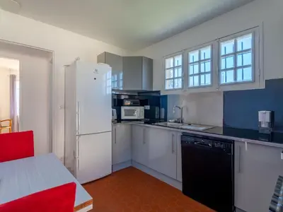 Cuisine ou kitchenette dans l'établissement Maison 3* à Mimizan Plage, 6 pers, jardin clos, proche plages et activités - FR-1-50-110