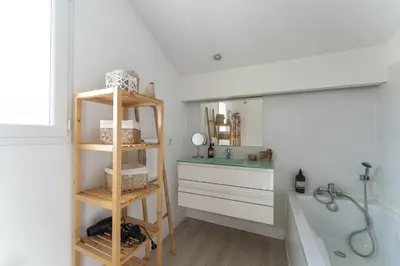 Salle de bains dans l'établissement La Perlière - Avec piscine proche du golf