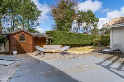 Jardin de l'établissement La Perlière - Avec piscine proche du golf