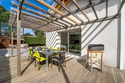 Balcon ou terrasse dans l'établissement La Perlière - Avec piscine proche du golf