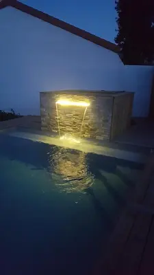 Piscine de l'établissement VILLA LA PAVOTTE 4* 11 PERSONNES.PISCINE CHAUFFEE.JACCUZY OPTION. ou située à proximité