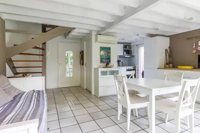 Cuisine ou kitchenette dans l'établissement Biscarrosse Lac Duplex avec jardin 6 personnes