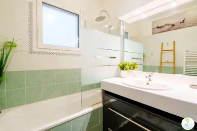 Salle de bains dans l'établissement Biscarrosse Bourg Charmant appartement T3 en centre ville