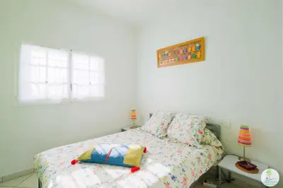 Un ou plusieurs lits dans un hébergement de l'établissement Sanguinet Charmante maison avec jardin pour 6 personnes