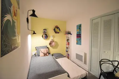 Un ou plusieurs lits dans un hébergement de l'établissement Bourret - Bel appartement avec grande terrasse - rénové avec goût proche centre ville, lac et plages d'HOSSEGOR