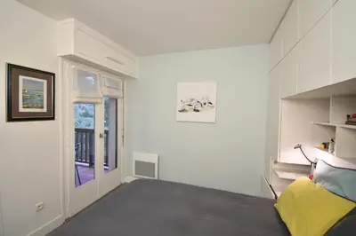 Un ou plusieurs lits dans un hébergement de l'établissement Bourret - Bel appartement avec grande terrasse - rénové avec goût proche centre ville, lac et plages d'HOSSEGOR