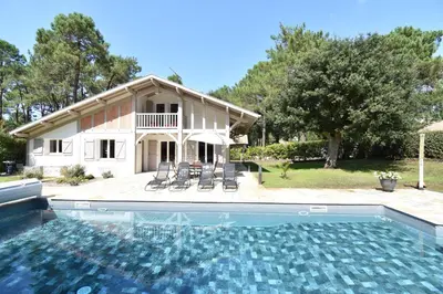 Piscine de l'établissement Cigalon - Hossegor - Villa Landaise avec superbe Jardin et Piscine Chauffée ou située à proximité