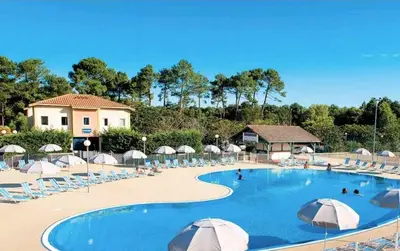Piscine de l'établissement Chez Pauline et Pierre ou située à proximité