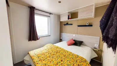 Un ou plusieurs lits dans un hébergement de l'établissement Camping Officiel Siblu Les Oyats