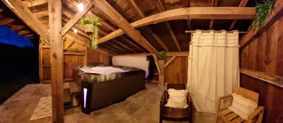 Un ou plusieurs lits dans un hébergement de l'établissement Grande maison avec SPA et sans vis-à-vis