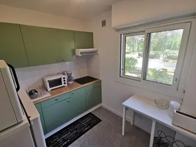 Cuisine ou kitchenette dans l'établissement Résidence ORION- Appartement pour 2 à 3 personnes- Wifi gratuit