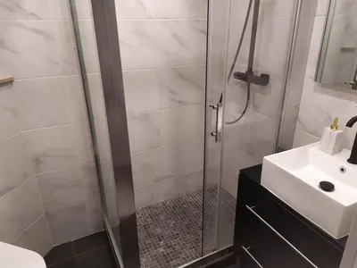 Salle de bains dans l'établissement Résidence ORION- Appartement pour 2 à 3 personnes- Wifi gratuit
